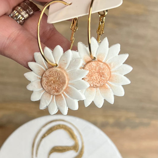 Polymer clay; daisy