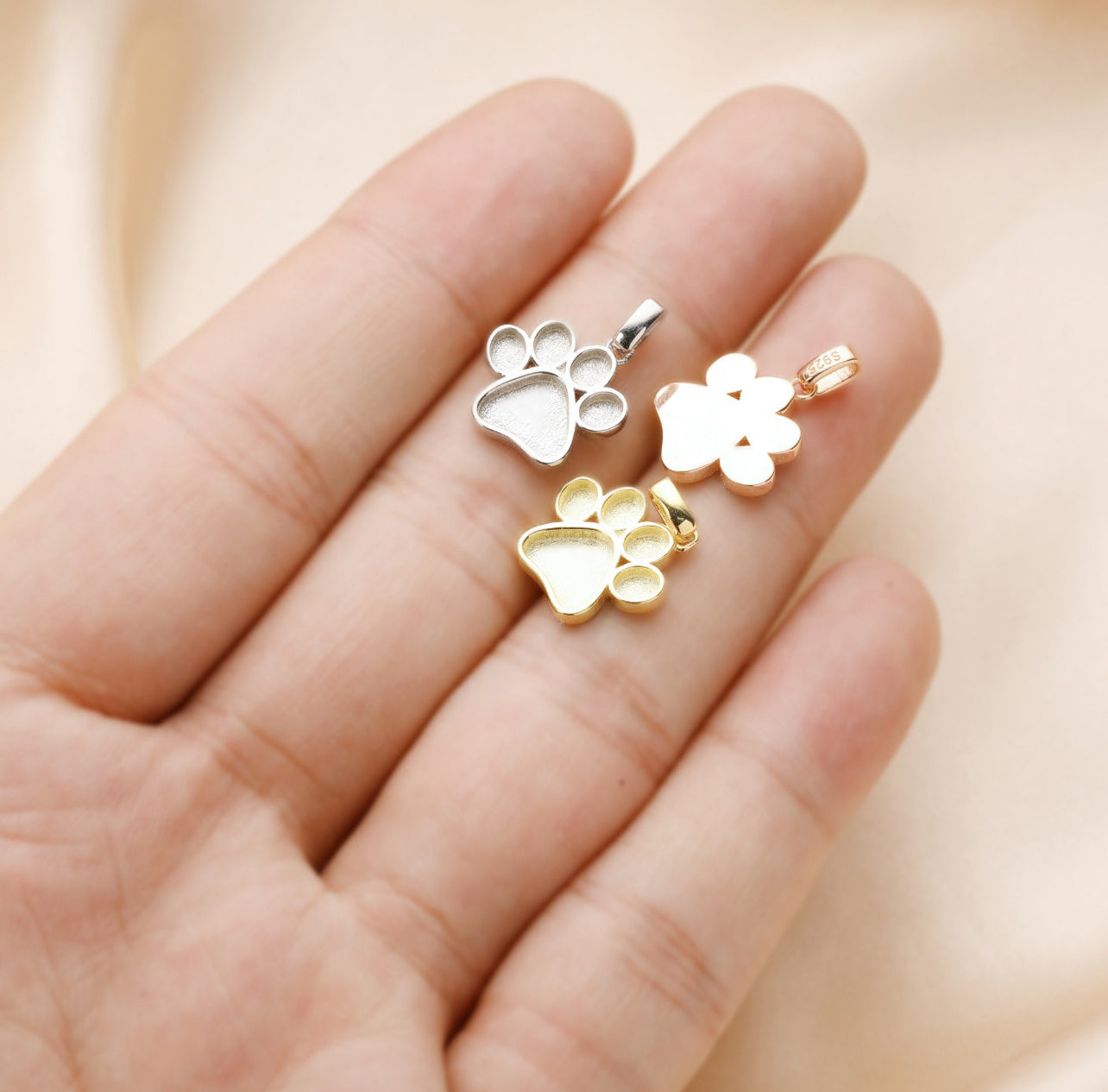 13mm Paw Print Pendant